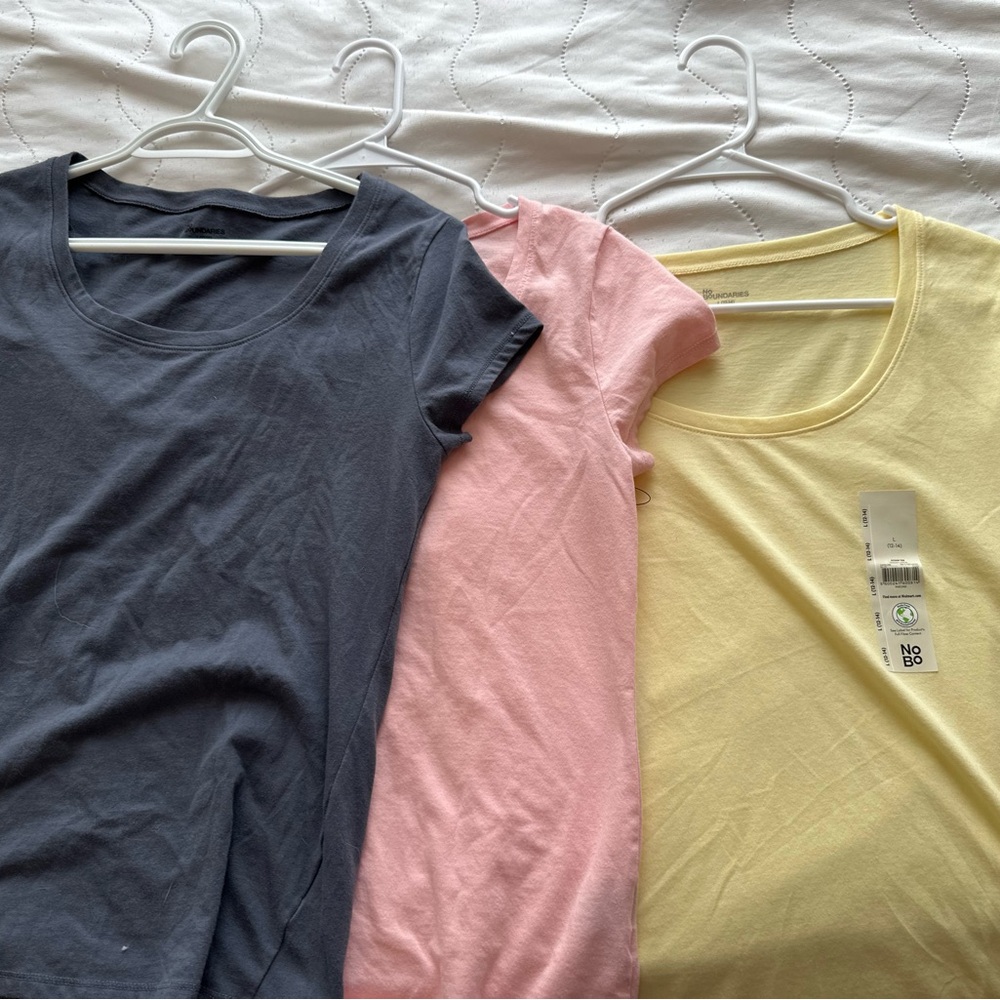 NWT No Boundaries Basic T-Shirts (SET OF THREE)